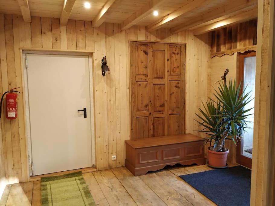 Upcycling Appartement Fischl - Nachhaltig Und Kreativ Wohnen Fuer Gross Und Klein Jenbach Bagian luar foto