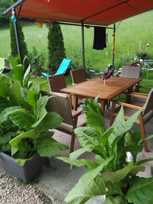Upcycling Appartement Fischl - Nachhaltig Und Kreativ Wohnen Fuer Gross Und Klein Jenbach Bagian luar foto