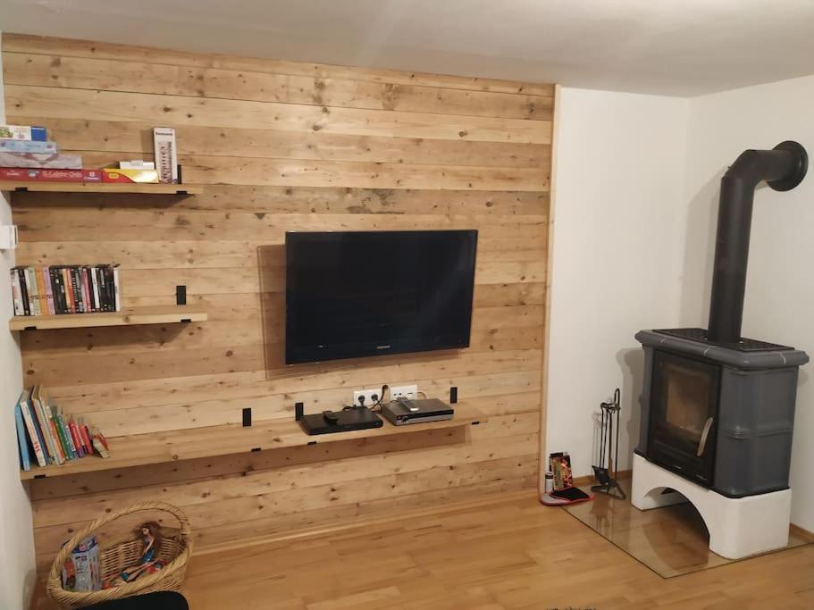 Upcycling Appartement Fischl - Nachhaltig Und Kreativ Wohnen Fuer Gross Und Klein Jenbach Bagian luar foto